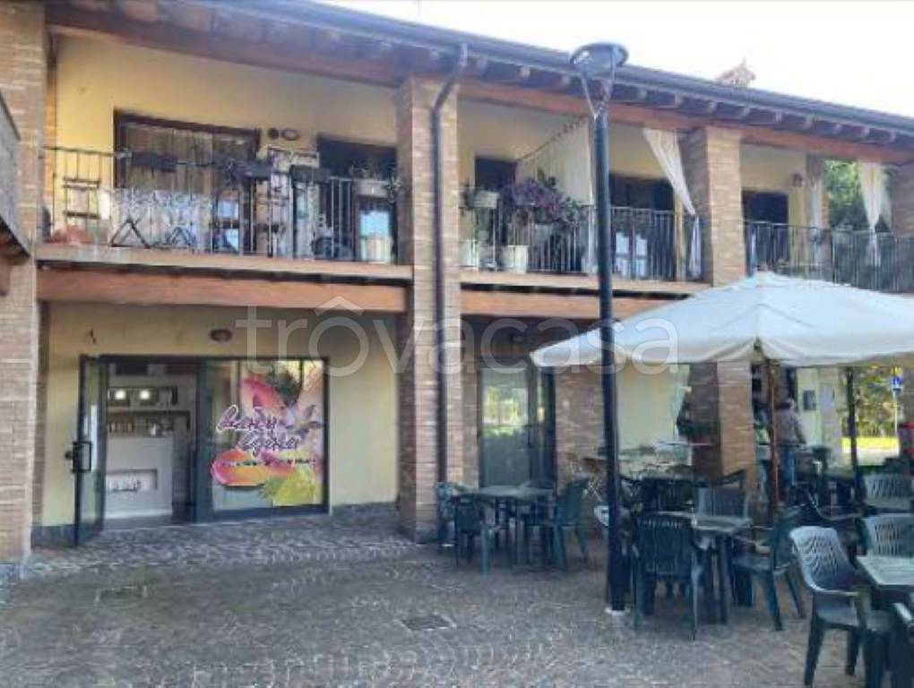 negozio in vendita a Mozzo