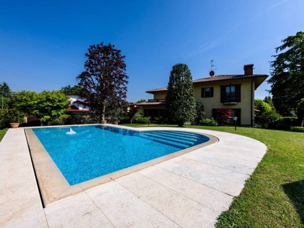casa indipendente in vendita a Mozzo