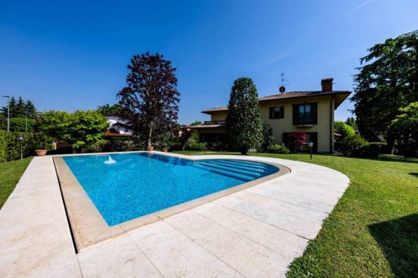 casa indipendente in vendita a Mozzo