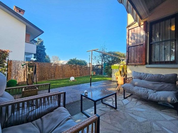casa indipendente in vendita a Mozzo