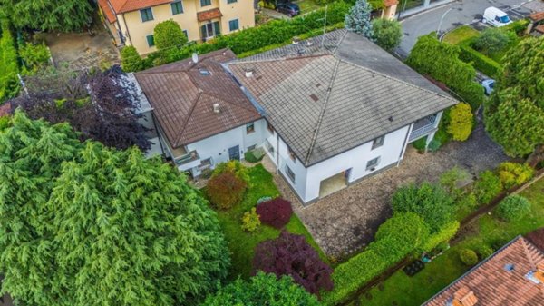 casa indipendente in vendita a Mozzo