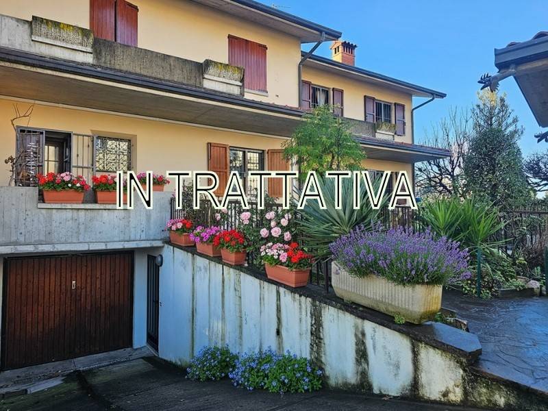 casa indipendente in vendita a Mozzo