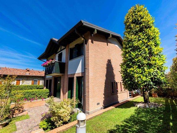 casa indipendente in vendita a Mozzo