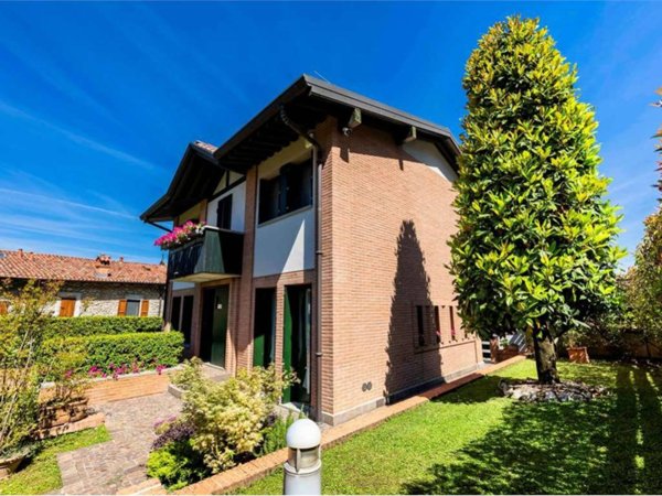 casa indipendente in vendita a Mozzo