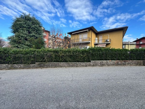 ufficio in vendita a Mozzo