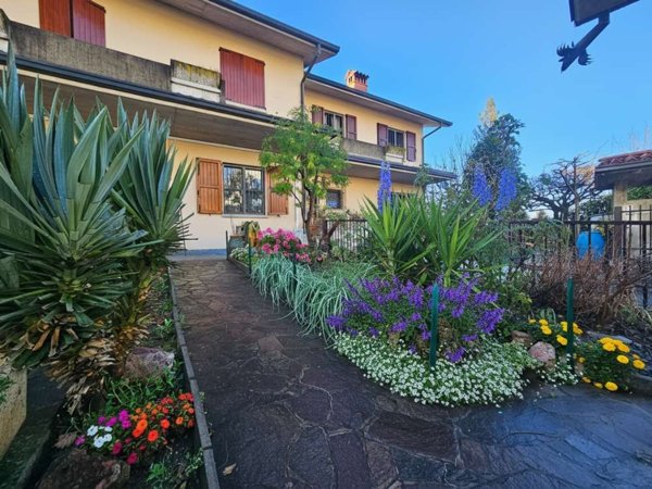 casa indipendente in vendita a Mozzo