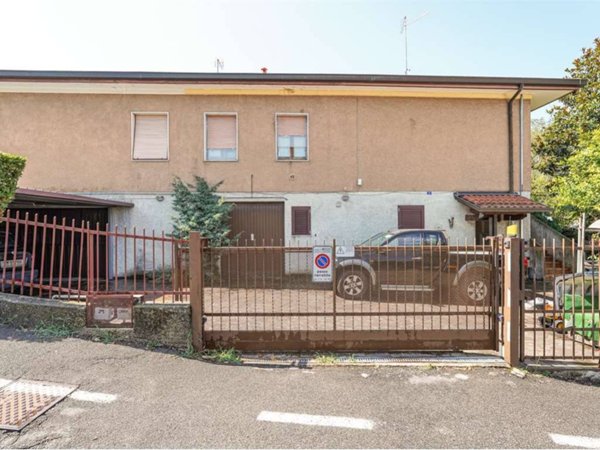 casa indipendente in vendita a Mozzo