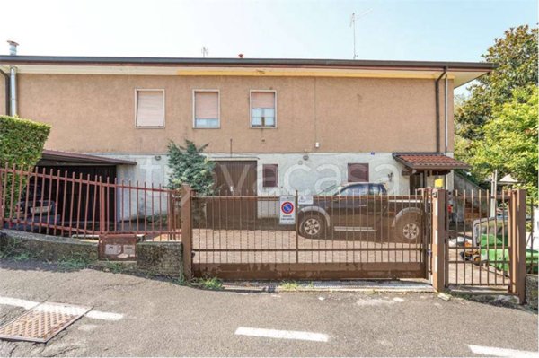 casa indipendente in vendita a Mozzo