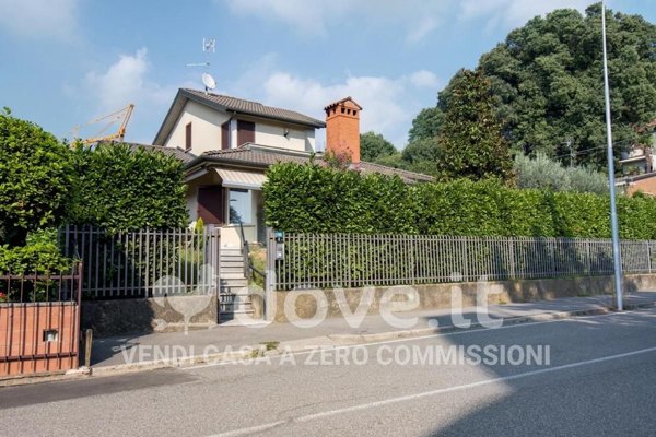 casa indipendente in vendita a Mozzo