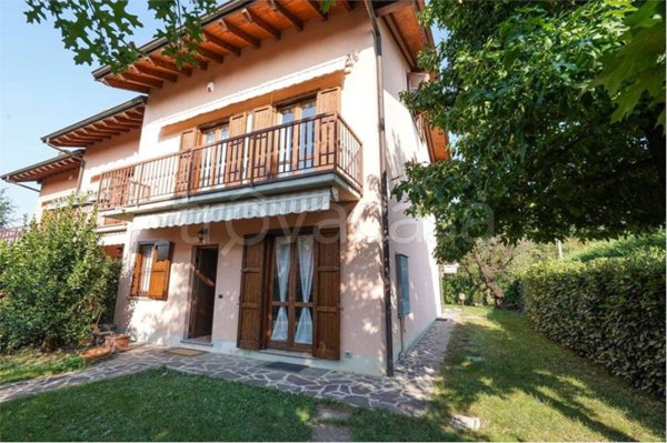 casa indipendente in vendita a Mozzo