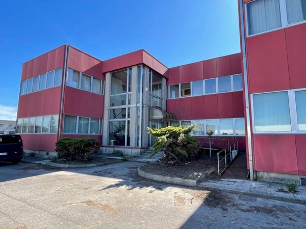 ufficio in vendita ad Andezeno