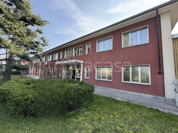 locale commerciale in vendita ad Andezeno