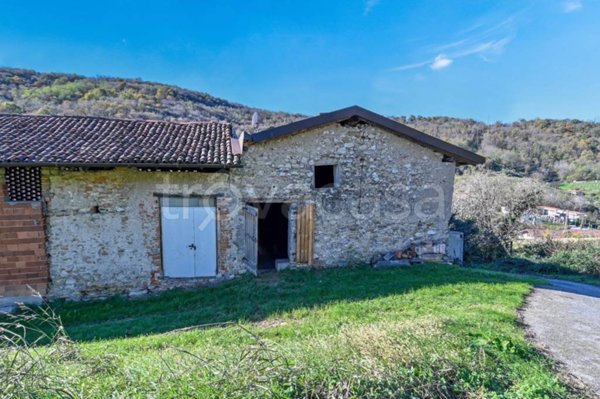appartamento in vendita a Nembro in zona Gavarno