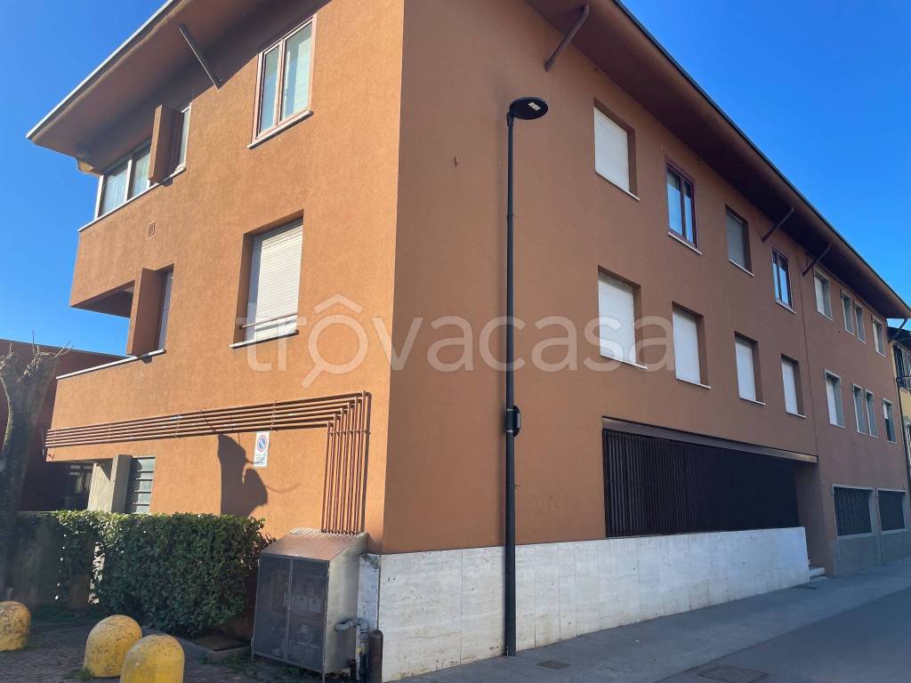 ufficio in vendita a Nembro