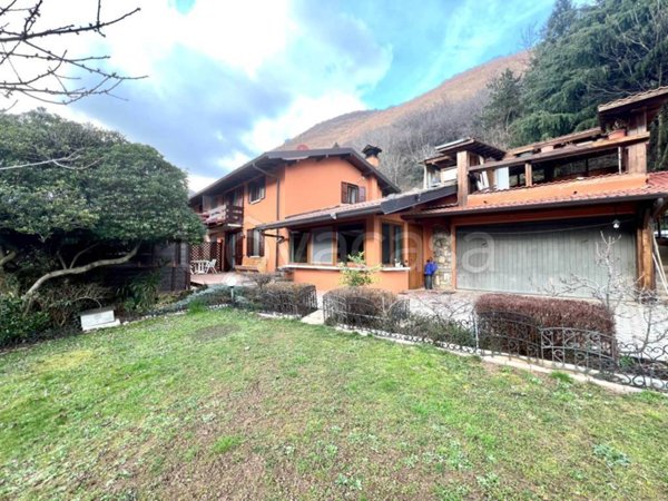 casa indipendente in vendita a Nembro