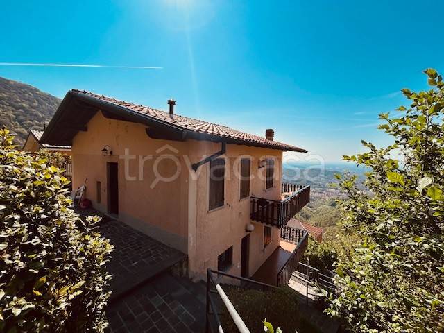 casa indipendente in vendita a Nembro