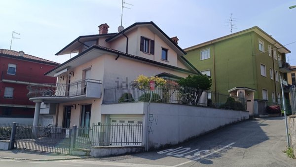 casa indipendente in vendita a Nembro