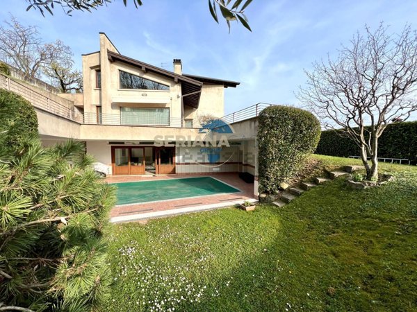casa indipendente in vendita a Nembro