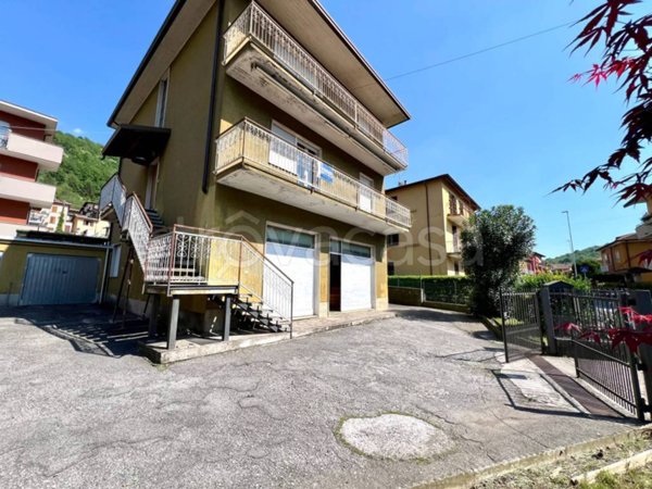 appartamento in vendita a Nembro in zona Gavarno