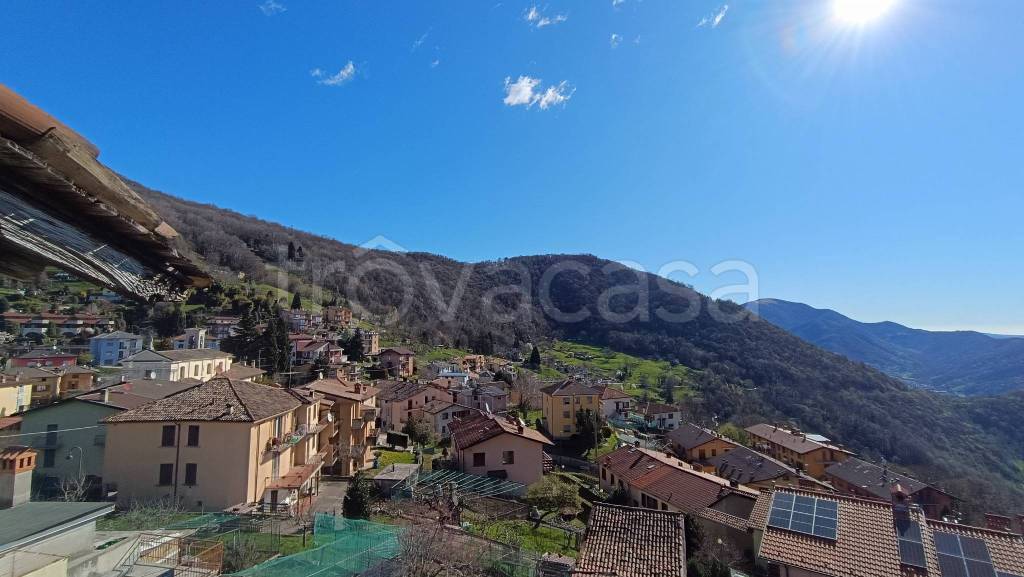 casa indipendente in vendita a Nembro in zona Lonno