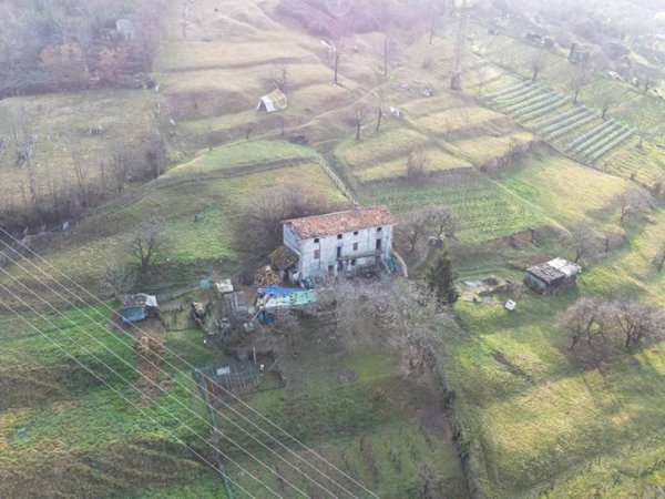 casa indipendente in vendita a Nembro in zona Gavarno