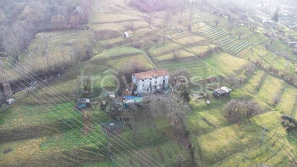 casa indipendente in vendita a Nembro in zona Gavarno