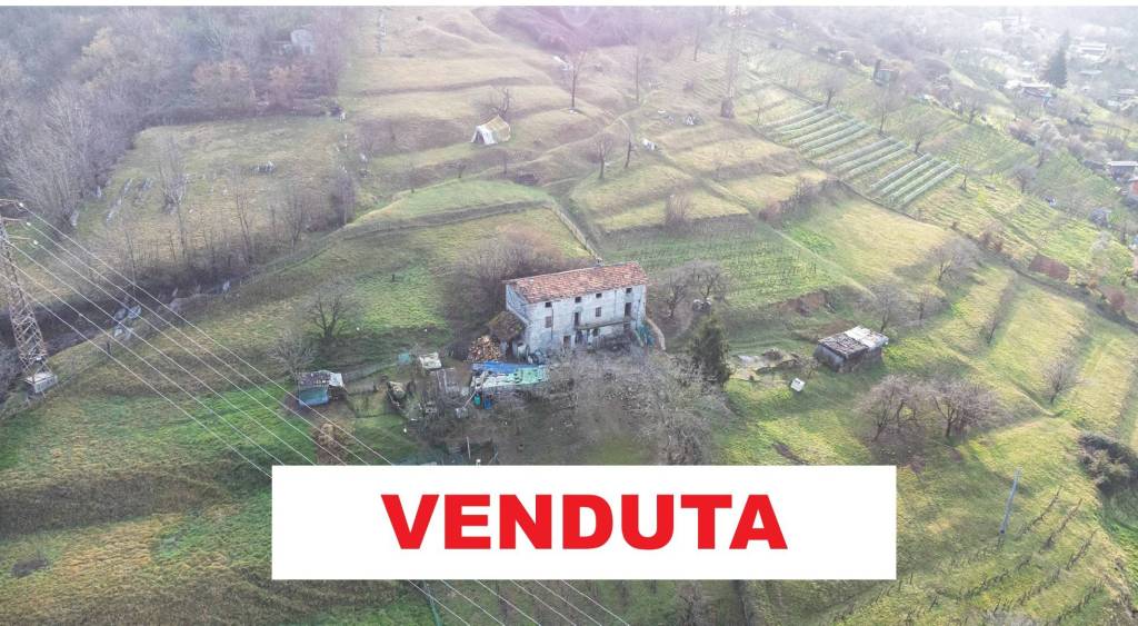 casa indipendente in vendita a Nembro in zona Gavarno