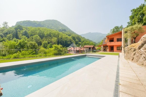 casa indipendente in vendita a Nembro