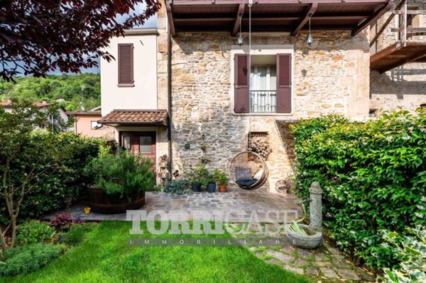 casa indipendente in vendita a Nembro in zona Gavarno