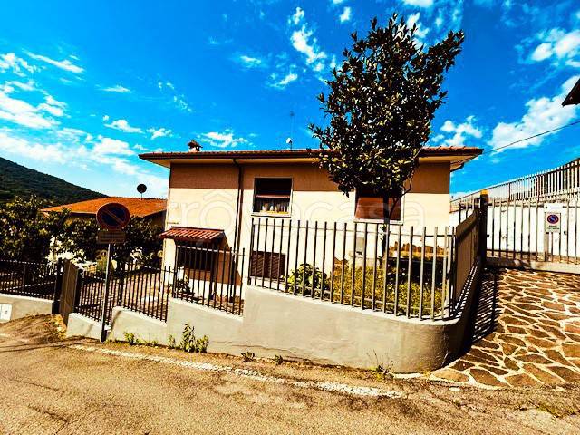 casa indipendente in vendita a Nembro in zona San Faustino