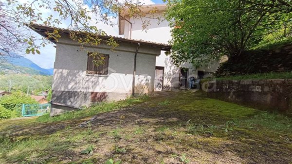 casa indipendente in vendita a Nembro in zona Gavarno