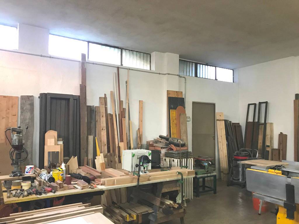 locale commerciale in vendita a Nembro