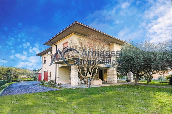 casa indipendente in vendita a Nembro