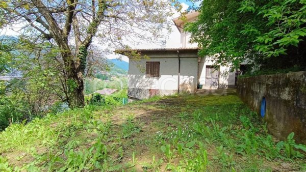 casa indipendente in vendita a Nembro in zona Gavarno