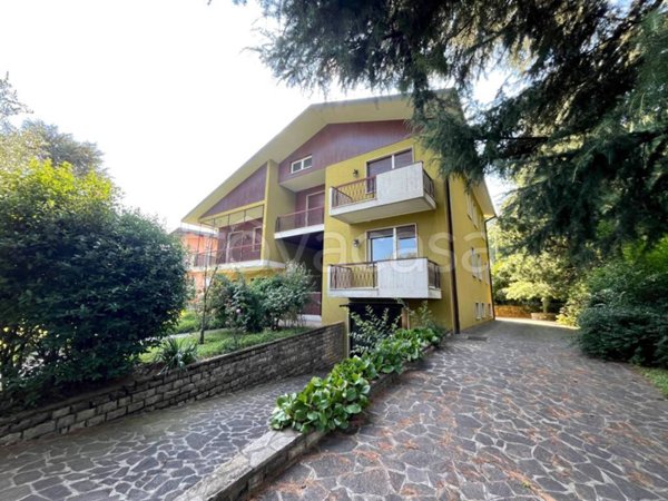casa indipendente in vendita a Nembro