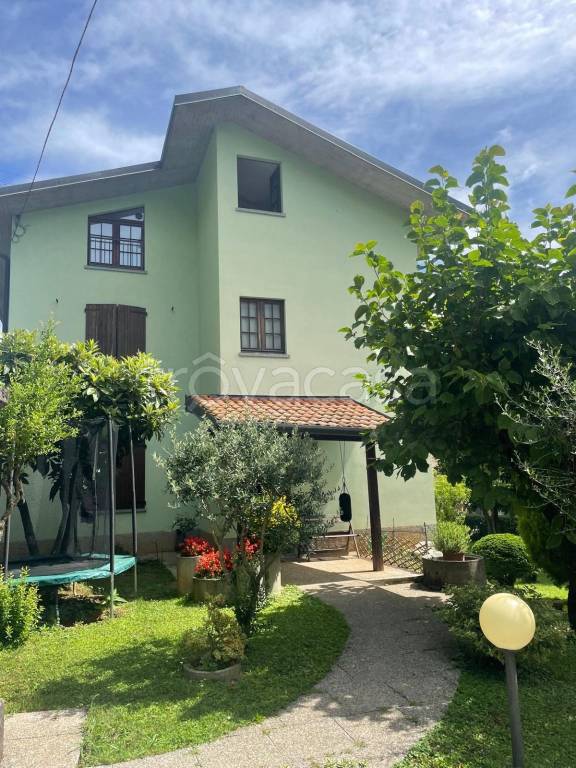casa indipendente in vendita a Nembro