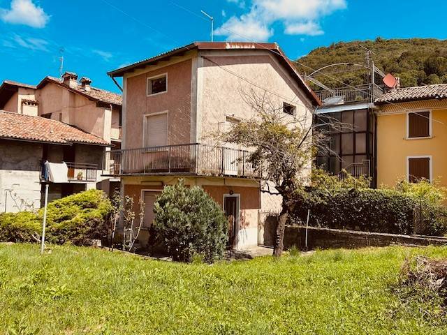 casa indipendente in vendita a Nembro in zona Lonno