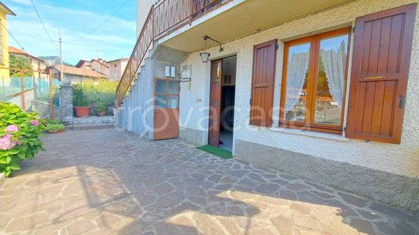 appartamento in vendita a Nembro in zona Lonno