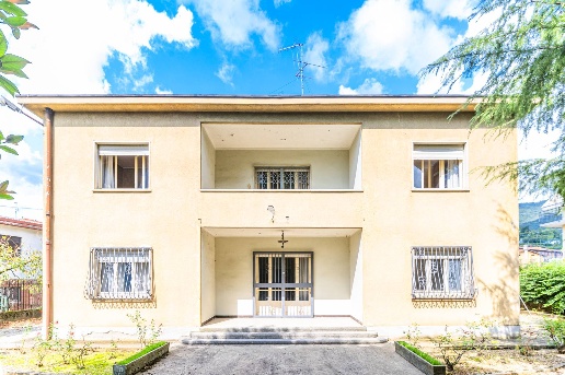 casa indipendente in vendita a Nembro