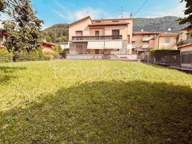 casa indipendente in vendita a Nembro
