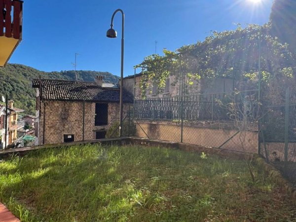 appartamento in vendita a Nembro in zona Lonno