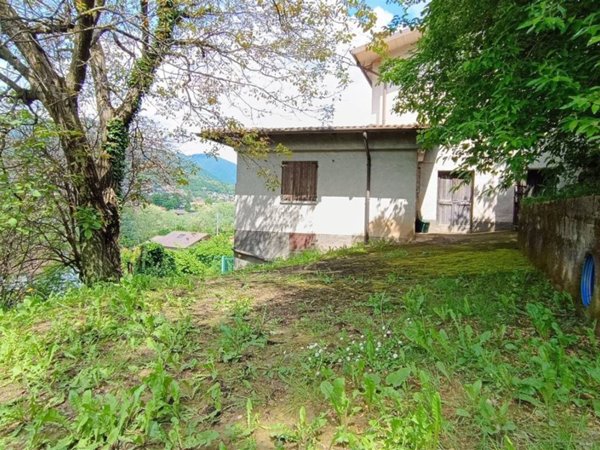 casa indipendente in vendita a Nembro in zona Gavarno