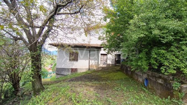 appartamento in vendita a Nembro in zona Gavarno