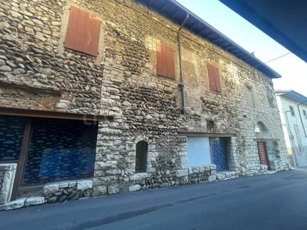 casa indipendente in vendita a Nembro