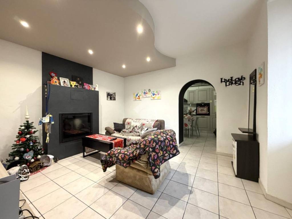 casa indipendente in vendita a Nembro in zona Gavarno