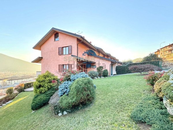 casa indipendente in vendita a Nembro