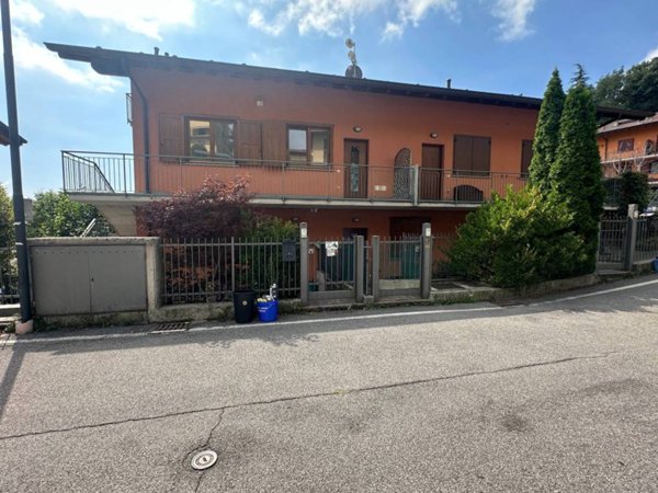 appartamento in vendita a Nembro in zona Lonno