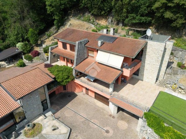 casa indipendente in vendita a Nembro