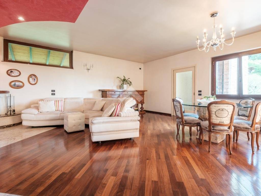 casa indipendente in vendita a Nembro