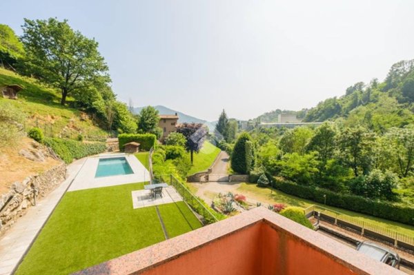casa indipendente in vendita a Nembro